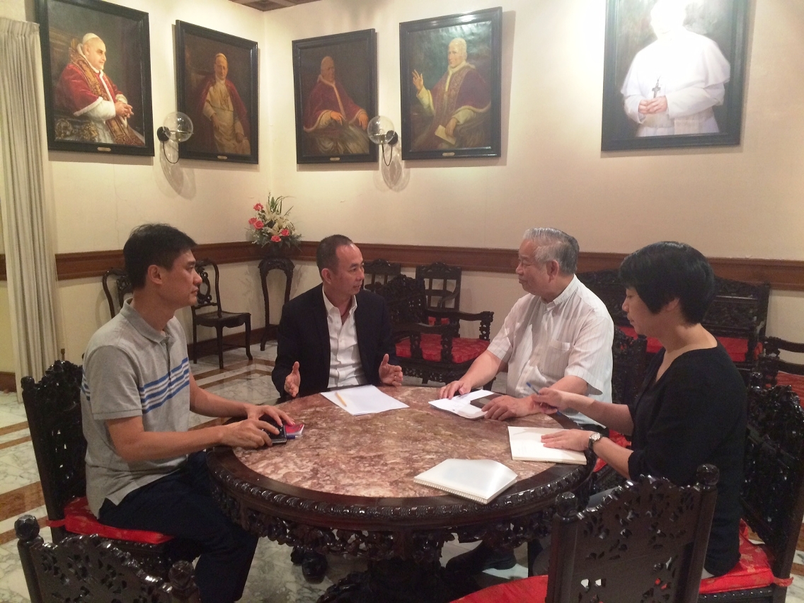 Ung Vai Meng mantém uma reunião com o Cónego João Evangelista Lau para discutir o projecto de recuperação da Igreja de Santo Agostinho