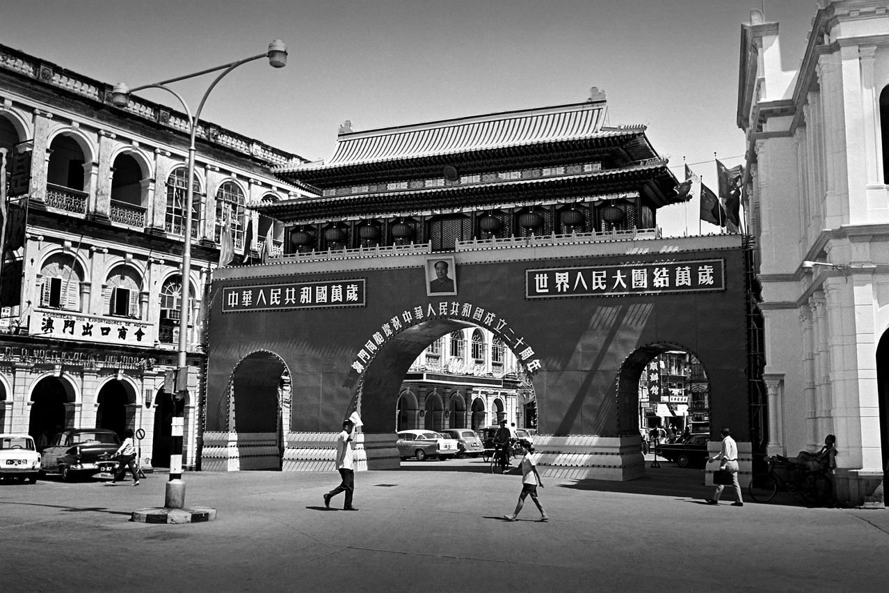歐平  國慶牌樓．議事亭前地  1969