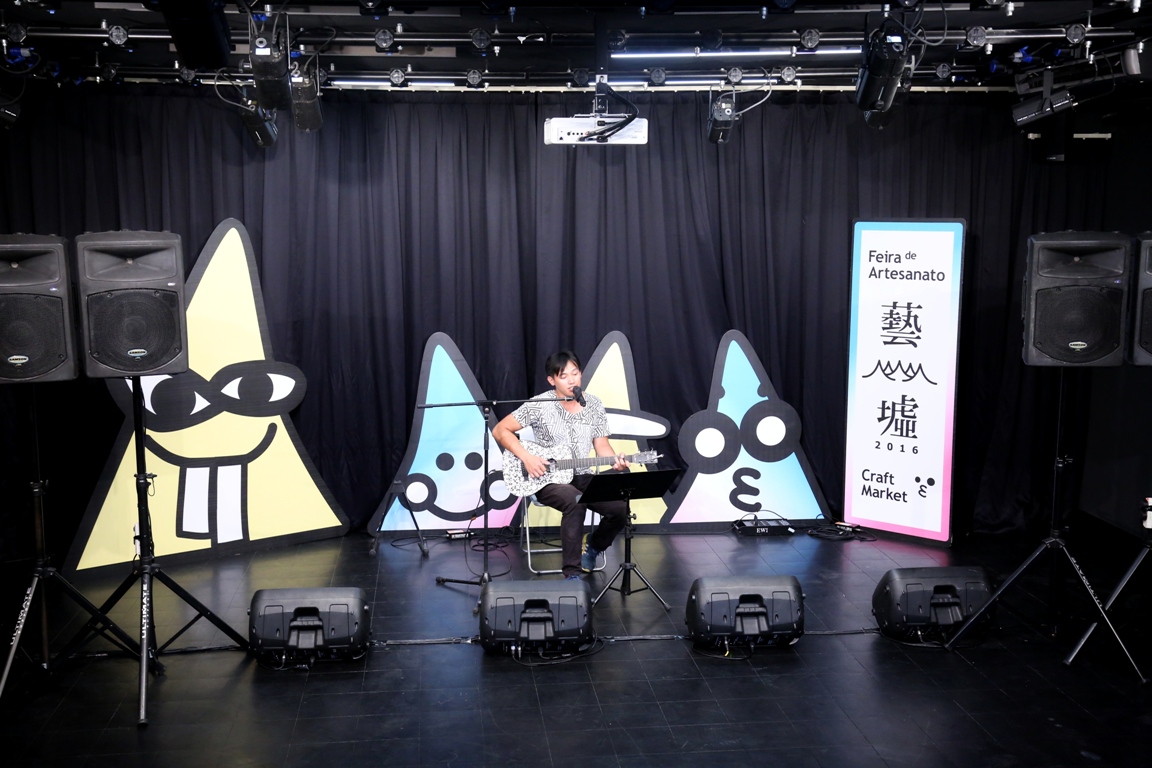《南灣湖親子藝墟》現場設有二十個攤位、手作坊及音樂演出。