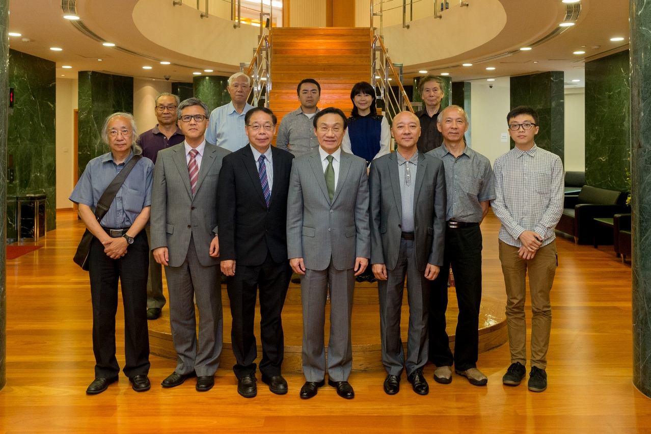 譚俊榮司長與澳門美術協會一行合影