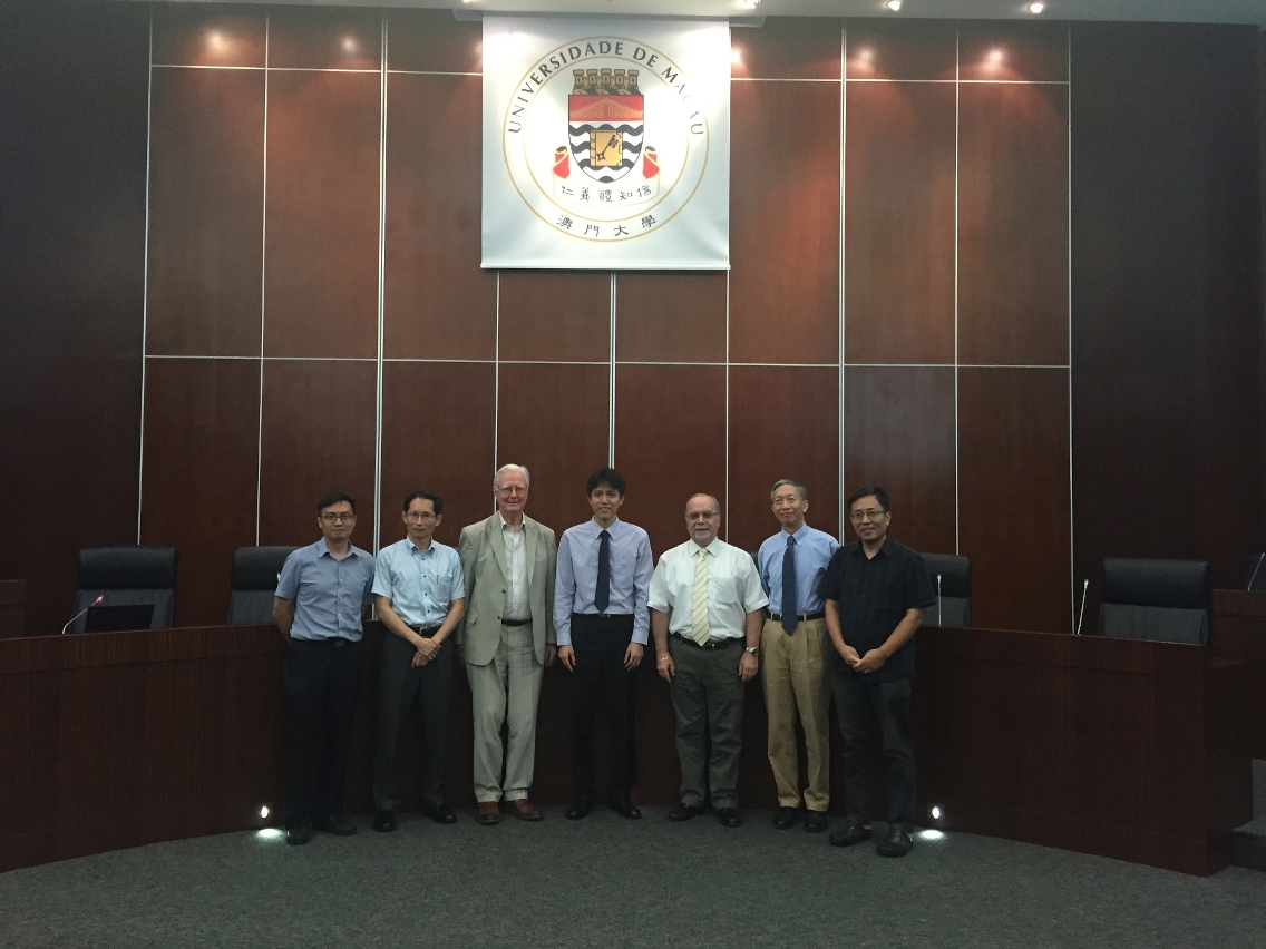 Nobel laureate Professor Sir James Mirrlees supervises a UM PhD dissertation
