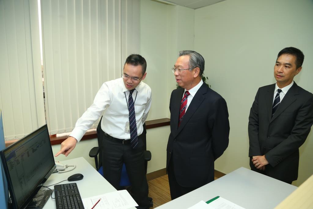 Apresentação ao Auditor-Geral, Liu Jiayi, da actual situação da aplicação do Programa Informático de Auditoria in loco (edição de Macau)