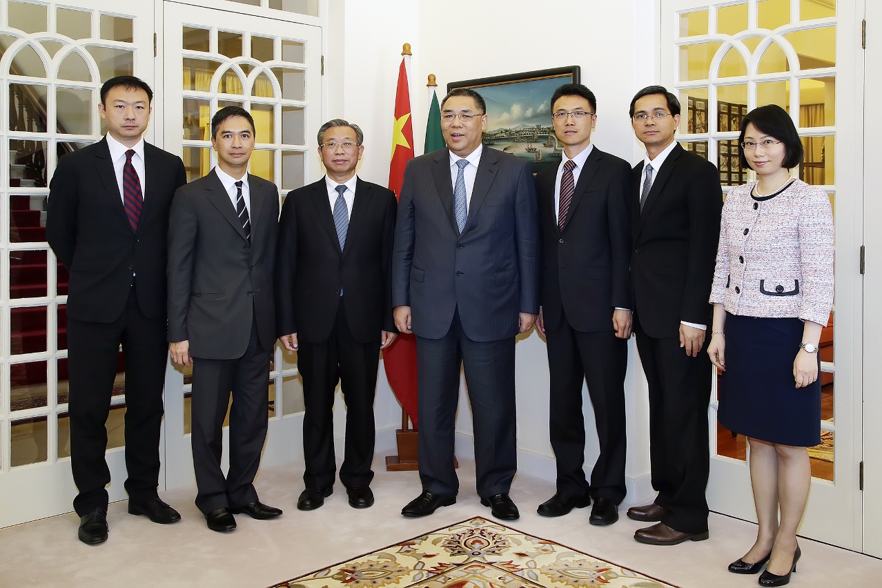 行政長官崔世安與國家審計署審計長劉家義（左三）一行合影