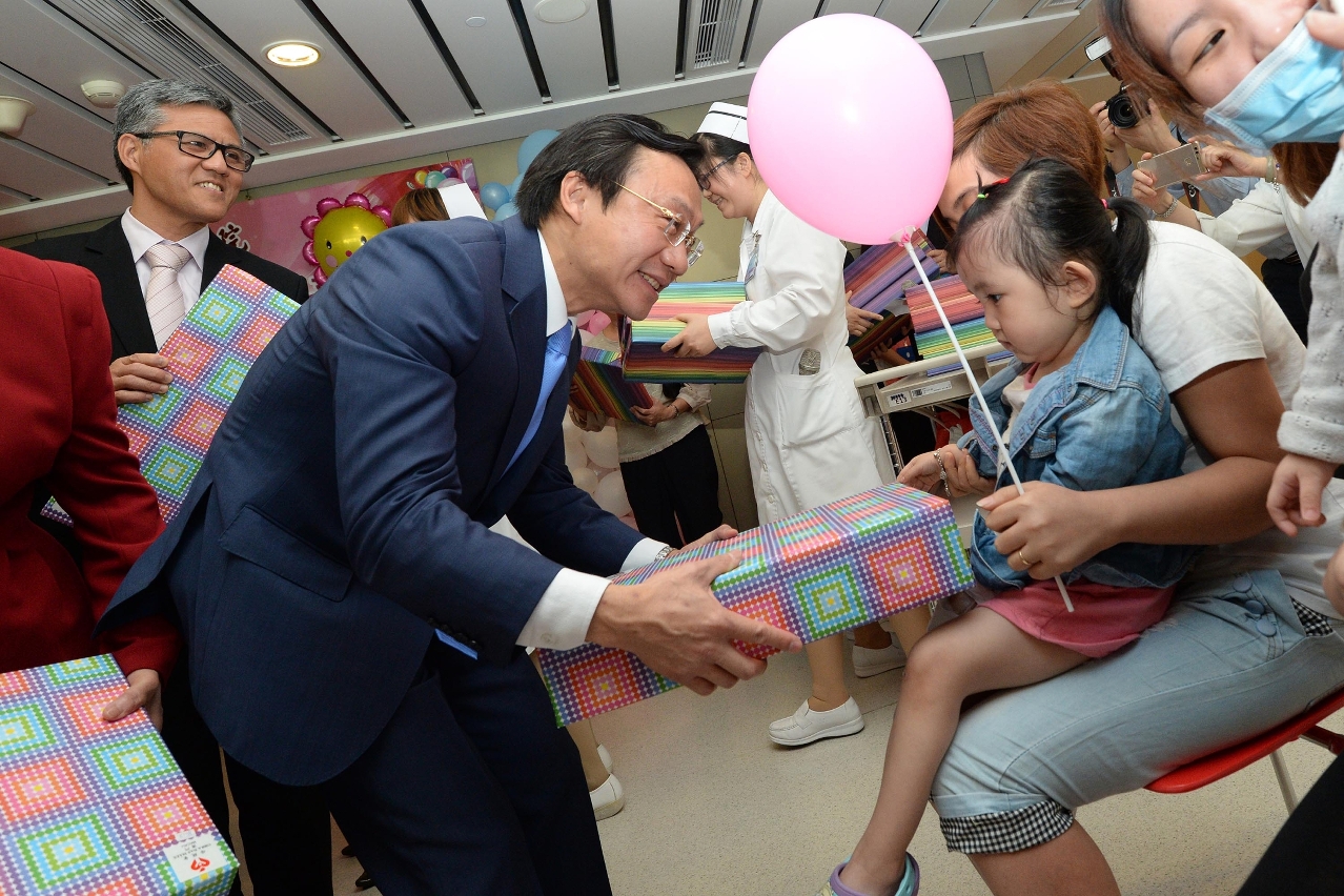 六一兒童節譚俊榮司長探訪住院兒童活動相片