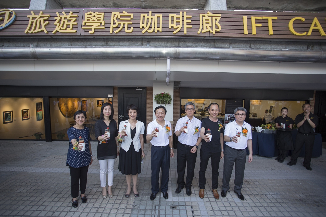 Group photo of guests at IFT Café
