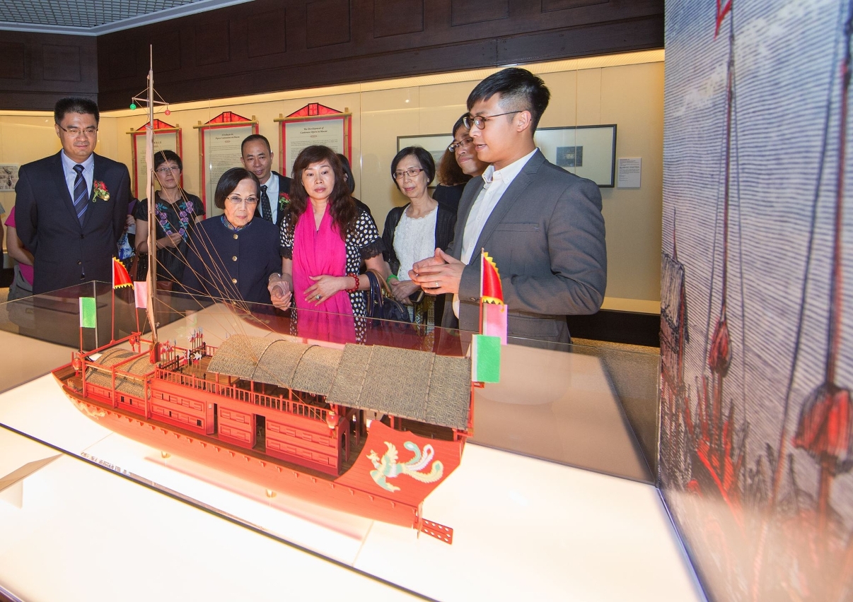 Exposição temporária O Fascinante Barco Vermelho foi inaugurada apresentando as qualidades estéticas da Ópera Cantonense