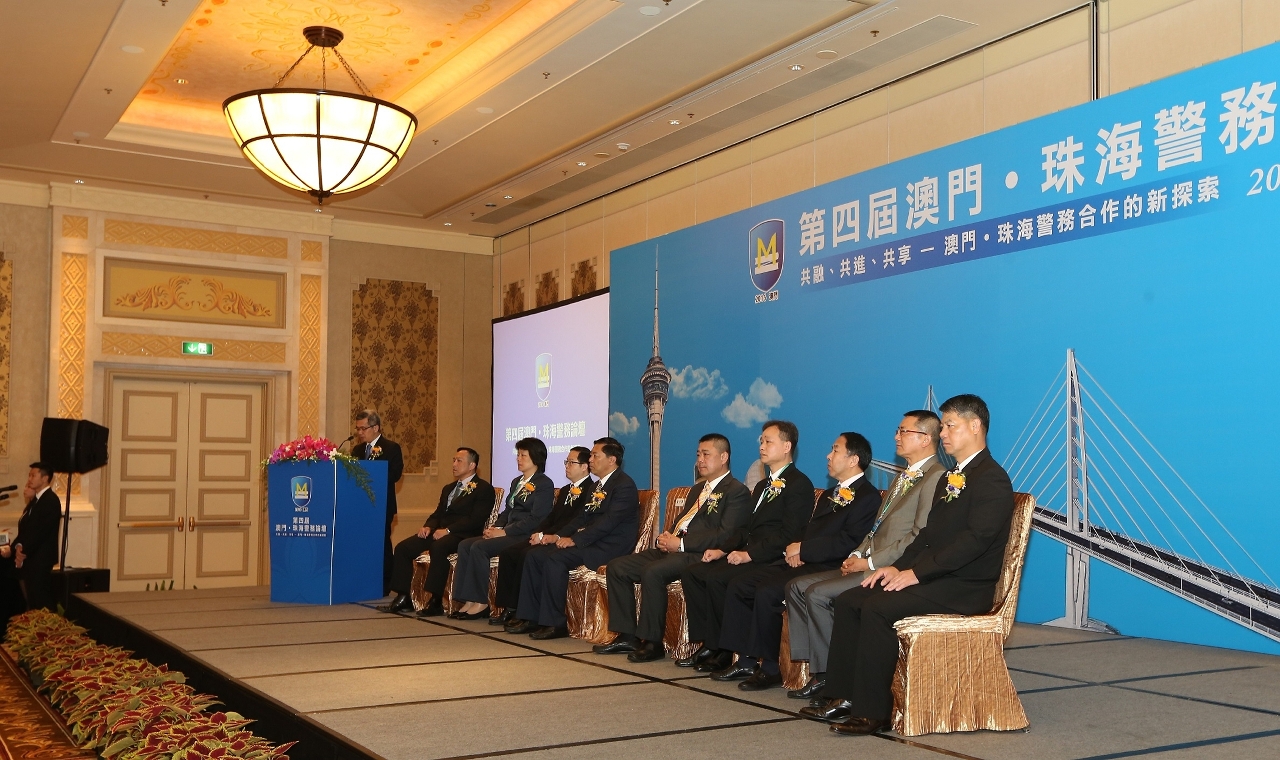 Secretário para a Segurança, Wong Sio Chak, discursa na cerimónia de inauguração do Fórum Policial Macau-Zhuhai ( foto 1)