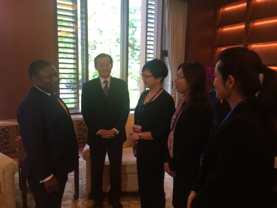 1.	Encontro entre S. Exa. o Presidente da República de Moçambique, Dr. Filipe Jacinto Nyusi e os representantes oficiais de Macau