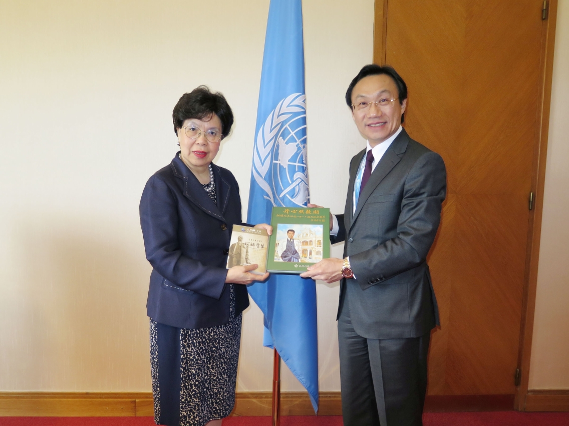 O Secretário para os Assuntos Sociais e Cultura, Doutor Alexis Tam, reuniu-se com a directora-geral da OMS, Margaret Chan.