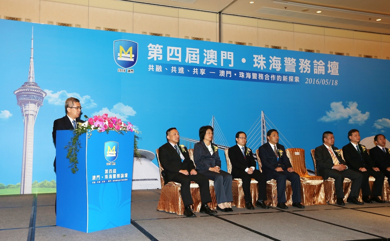 Secretário para a Segurança, Wong Sio Chak, discursa na cerimónia de inauguração do Fórum Policial Macau-Zhuhai ( foto 2)