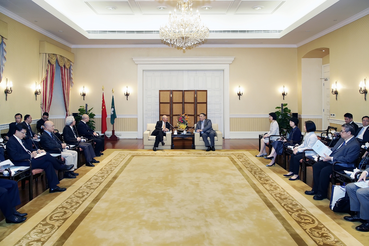 Chefe do Executivo tem encontro com The International Institute of Management de Hong Kong