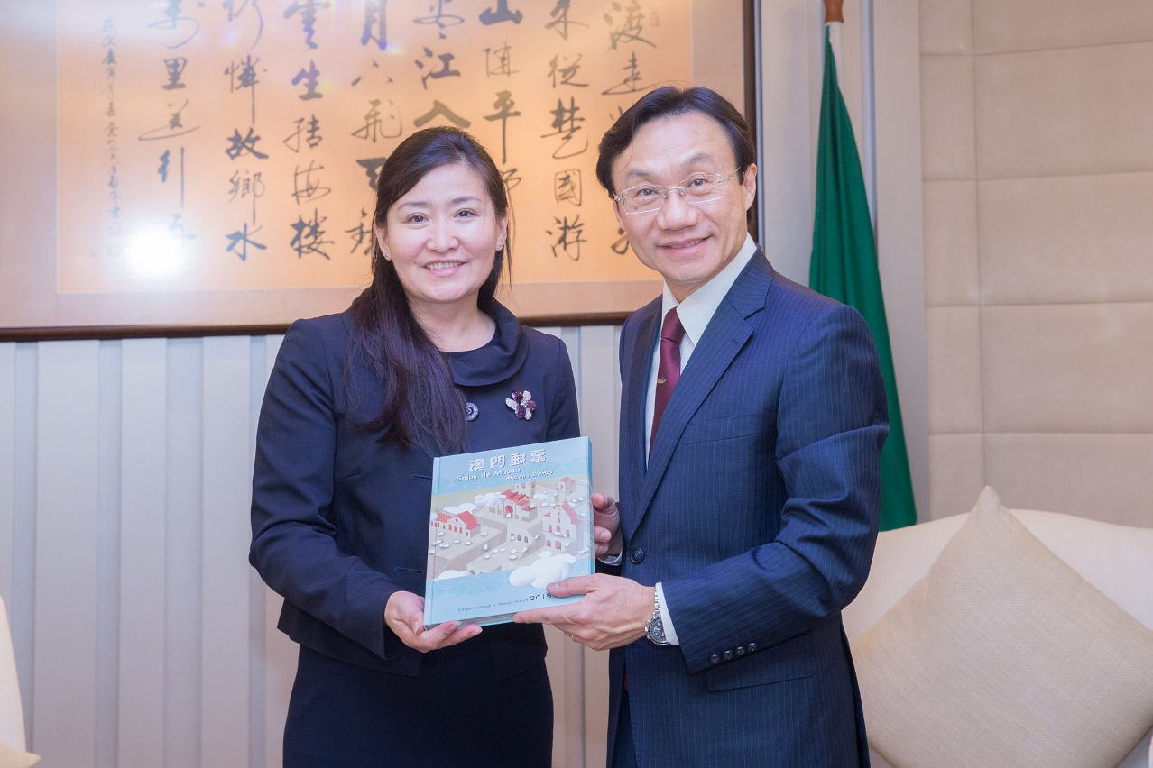 Secretário para os Assuntos Sociais e Cultura teve um encontro com a Cônsul-geral da Mongólia para Hong-Kong e Macau