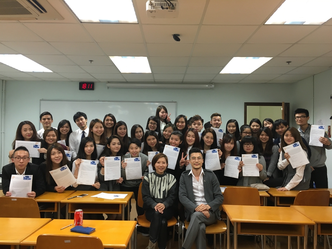 Group photo of the IFT Tourism Retail and Marketing Management Year 3 students, the course leader, Fernando Lourenço and local artist, Sio Ng.