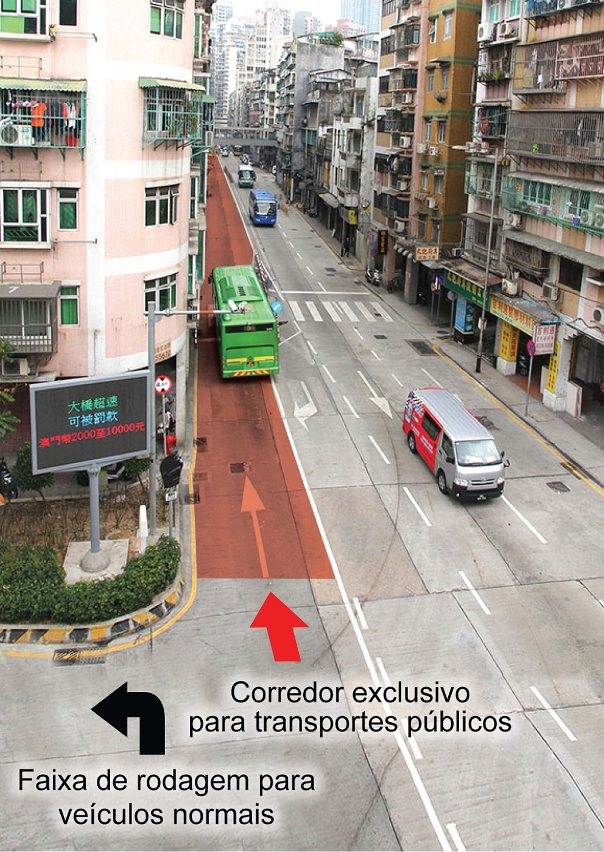 Durante a execução do corredor exclusivo, os veículos devem virar à saída do Auto-Silo Pak Kong para a Avenida de Demétrio Cinatt