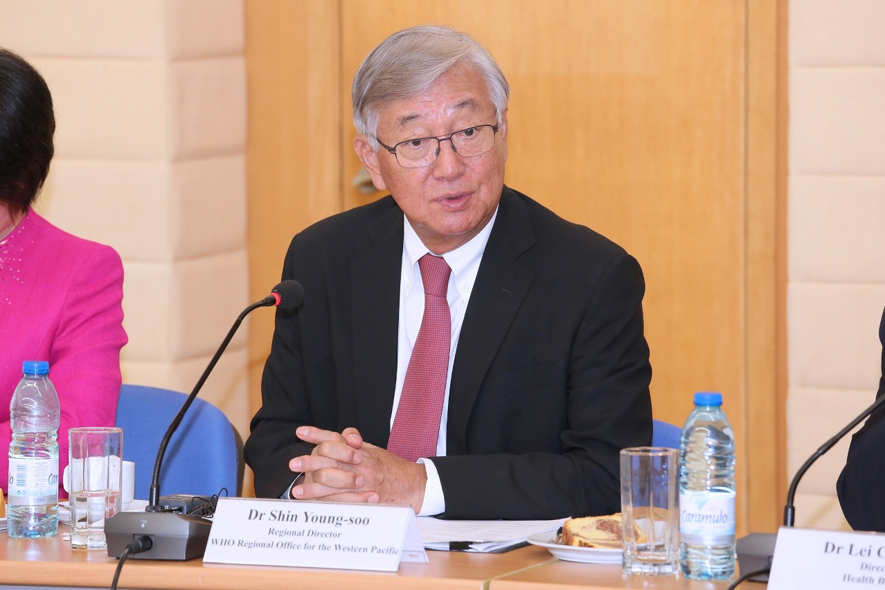 Dr Shin Young-soo speaks in a meeting with Macao’s healthcare professionals.