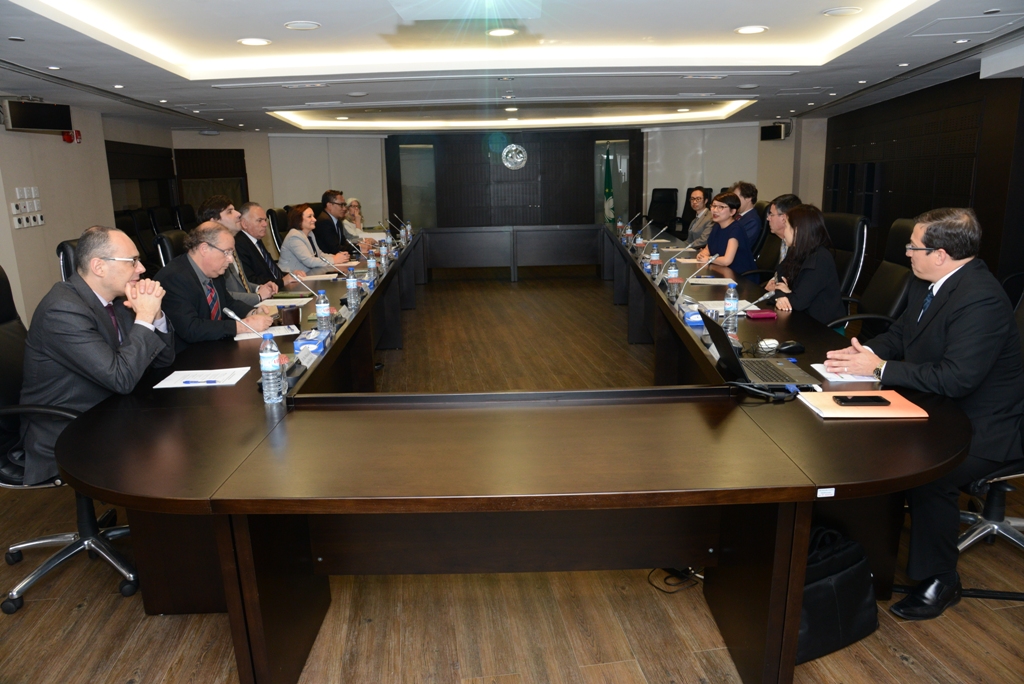 Encontro entre a Delegação e a Presidente do TJB e do TA, Dr.ª Io Weng San, entre outros