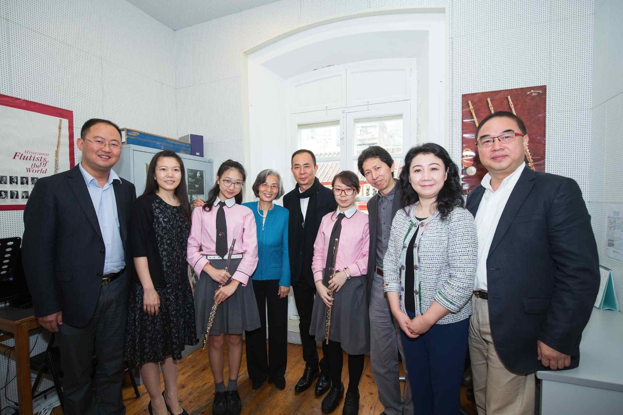 出席嘉賓參觀澳門演藝學院音樂學校校園