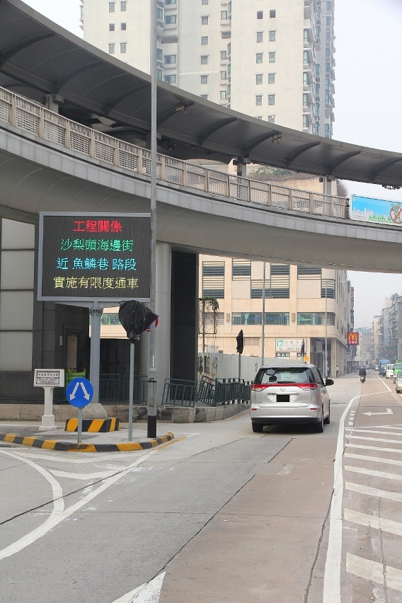 專道沿線已設置顯示屏，提示駕駛者專道實施狀況