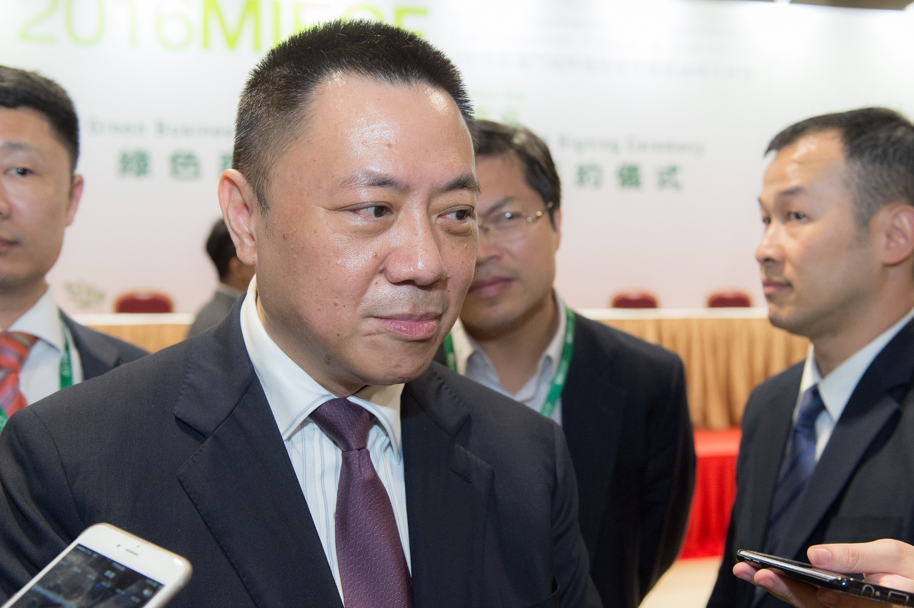 經濟財政司司長梁維特接受傳媒訪問