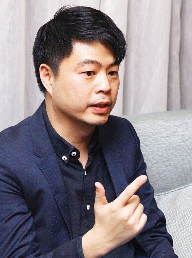 The talk ‘How great is the power of films?’ is conducted by renowned Hong Kong director, screenwriter and film critic Philip Yung.