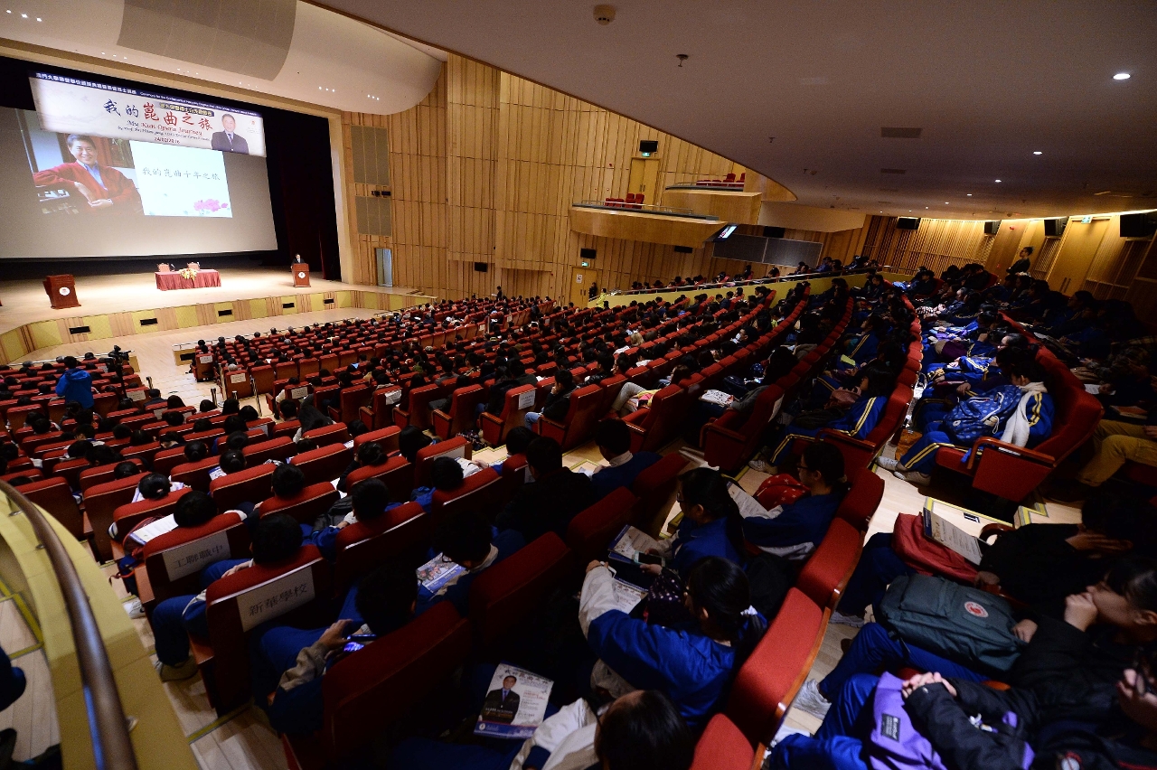 The lecture attracts a full-house audience