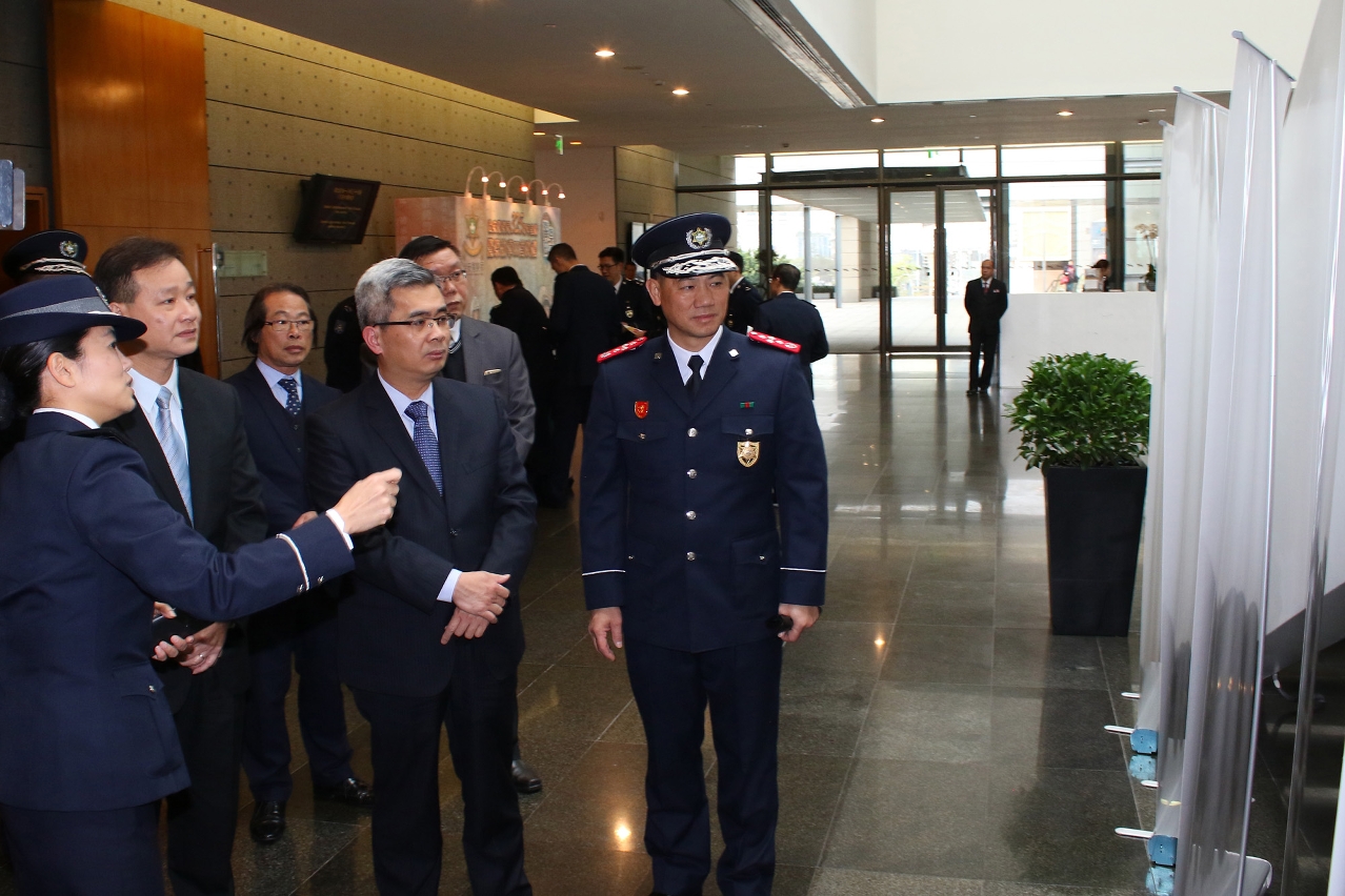 本局行動廳劉運嫦警務總長向一眾領導及嘉賓介紹警察故事