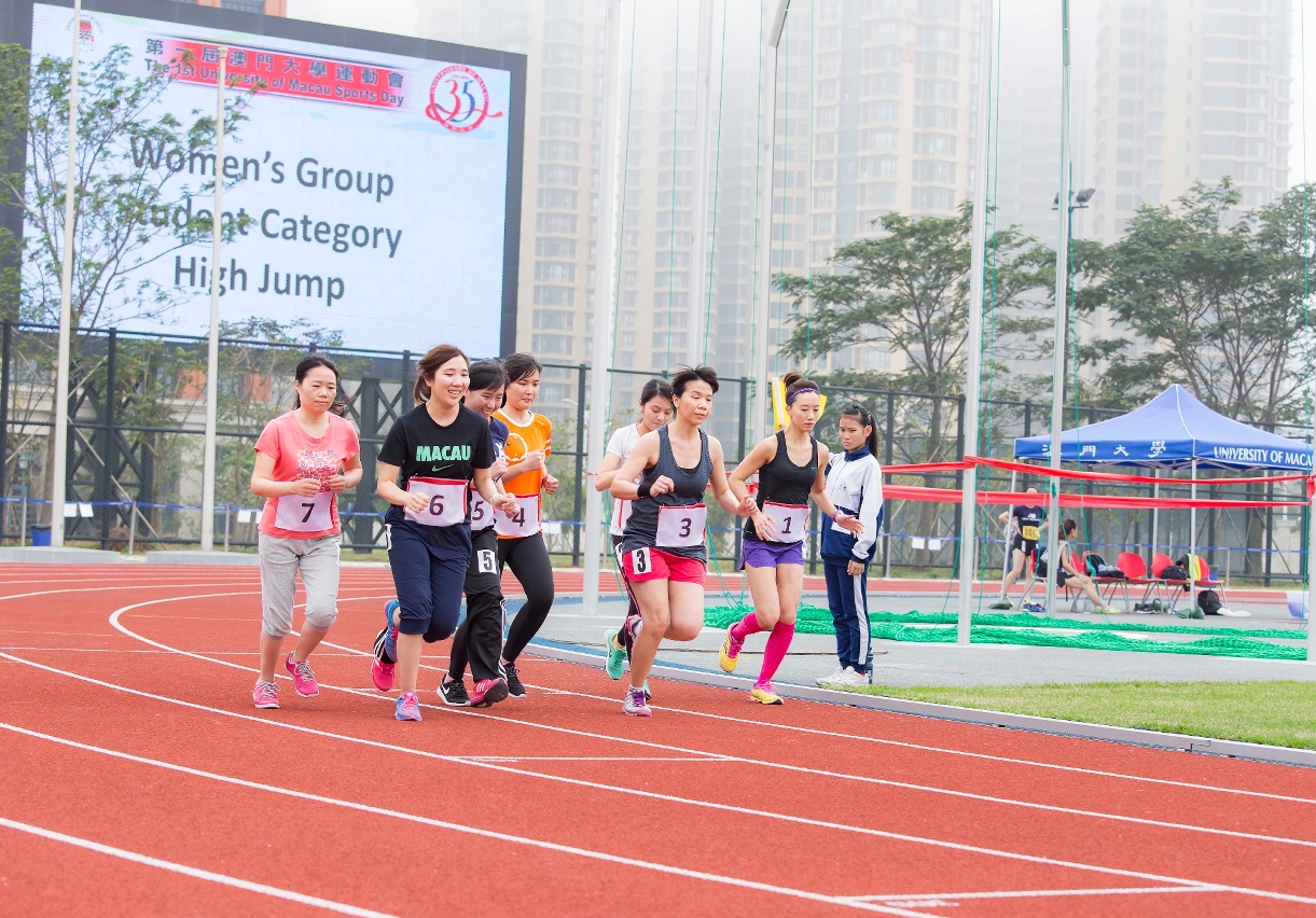 澳大運動健兒在田競場上龍爭虎鬥