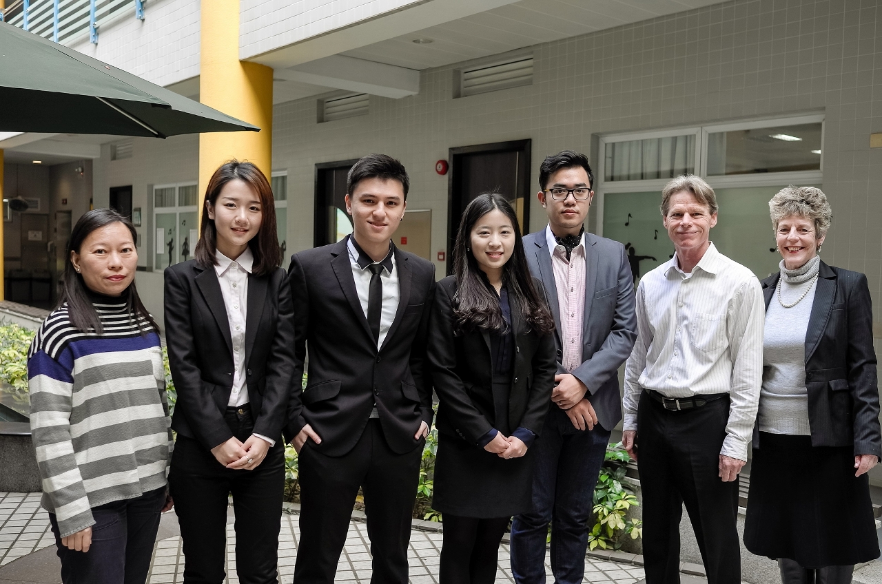 Group photo of the 3 students with their thesis content and language supervisors.