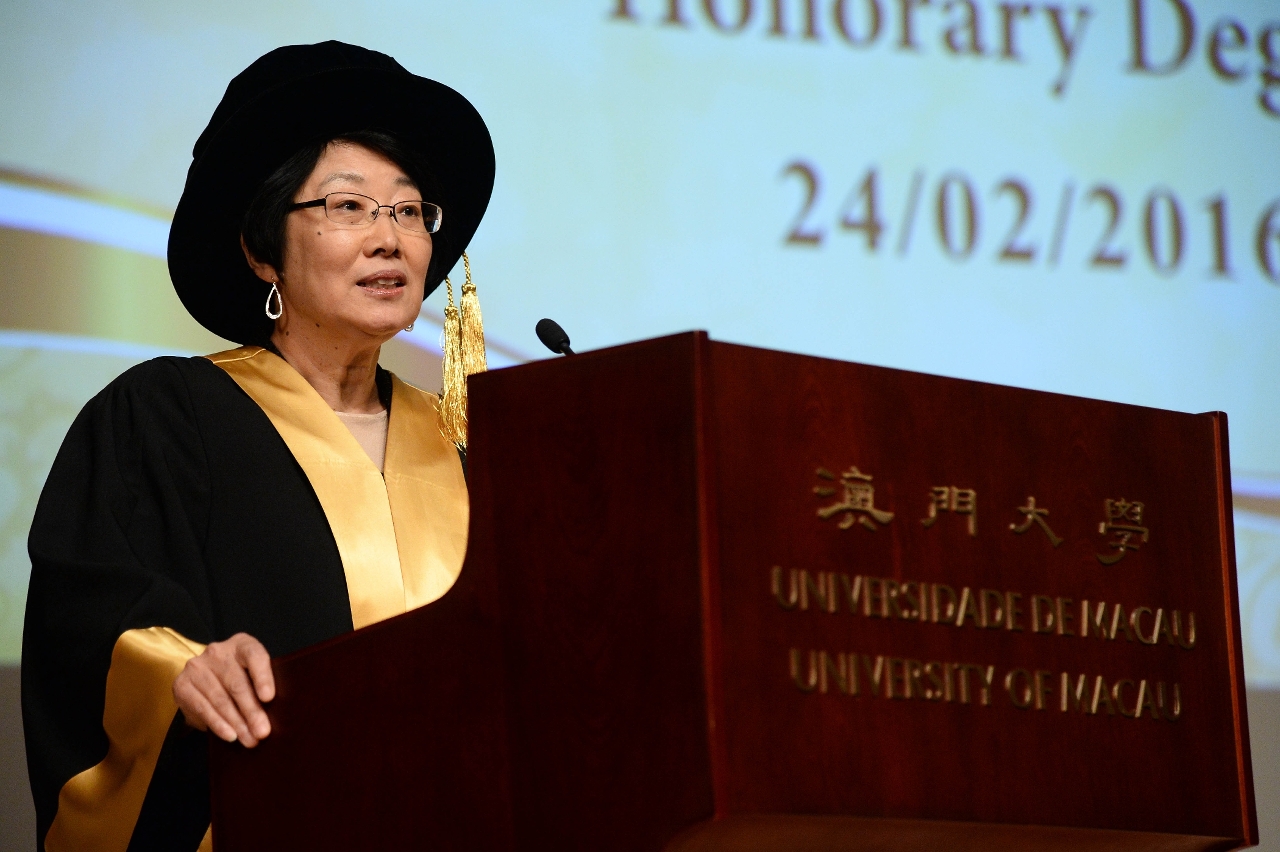 Prof Hong Gang Jin delivers an address