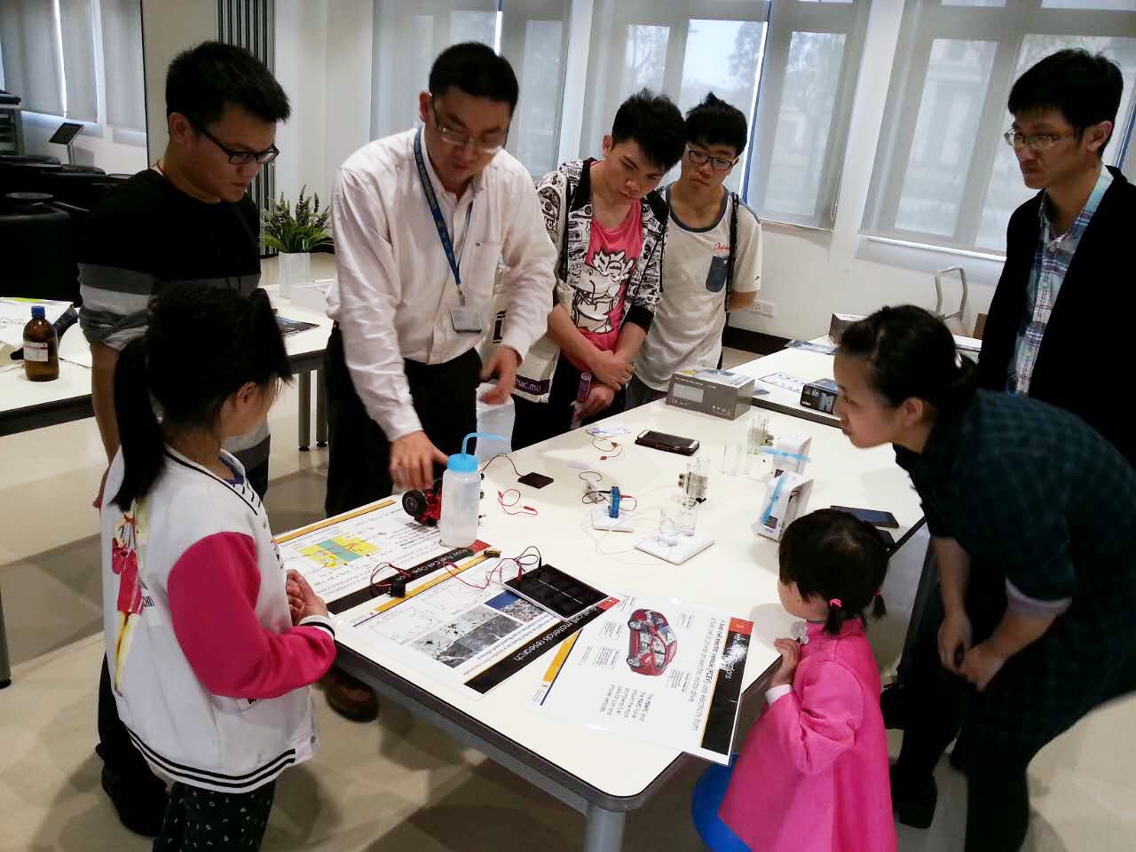 Families attend a fun science workshop