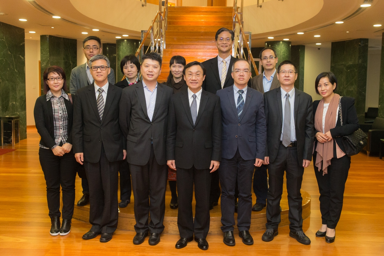 Secretário para os Assuntos Sociais e Cultura reuniu-se com a Associação de Estudo de Economia Política de Macau