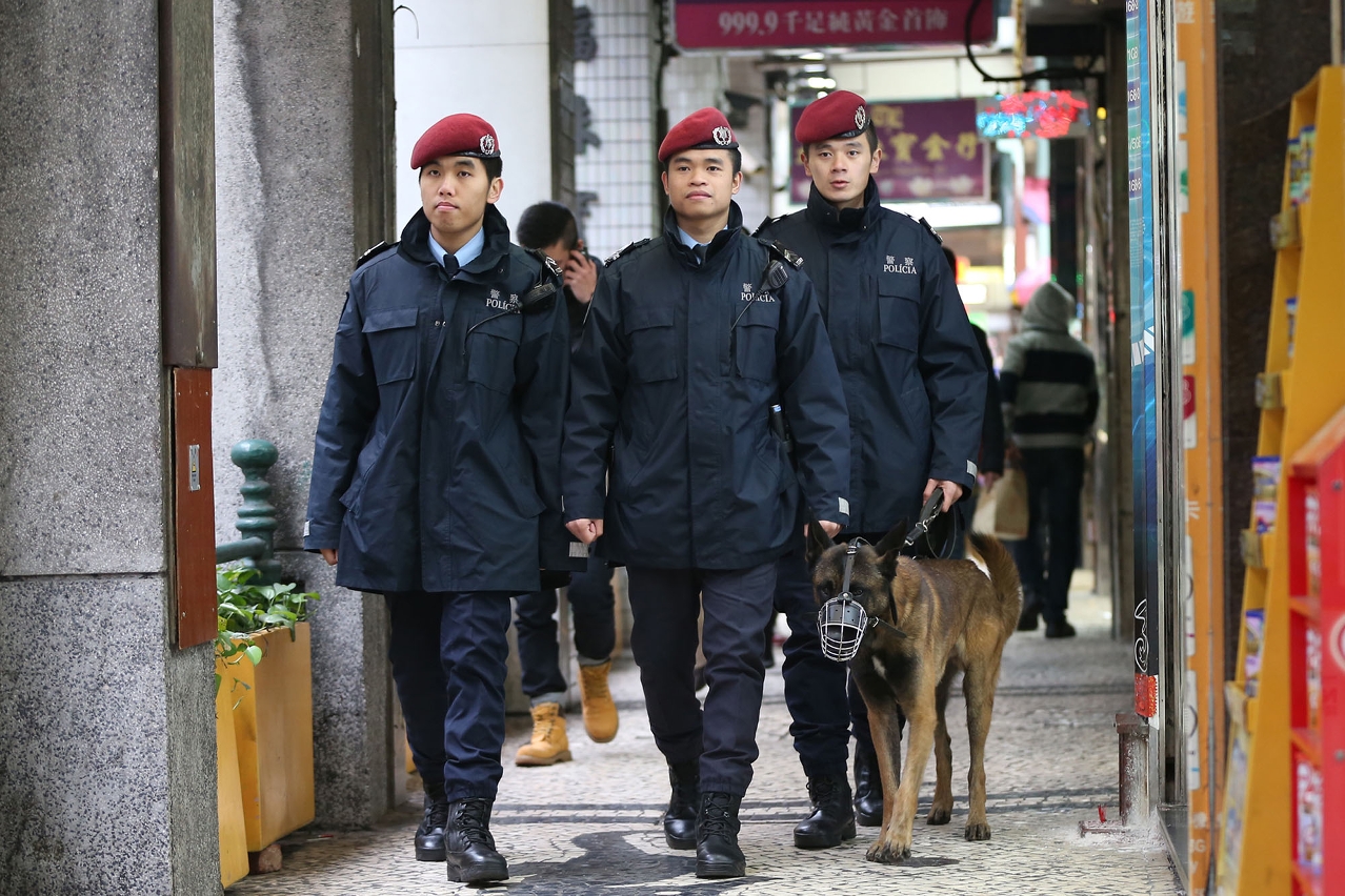 特警在旅遊旺區一帶巡邏