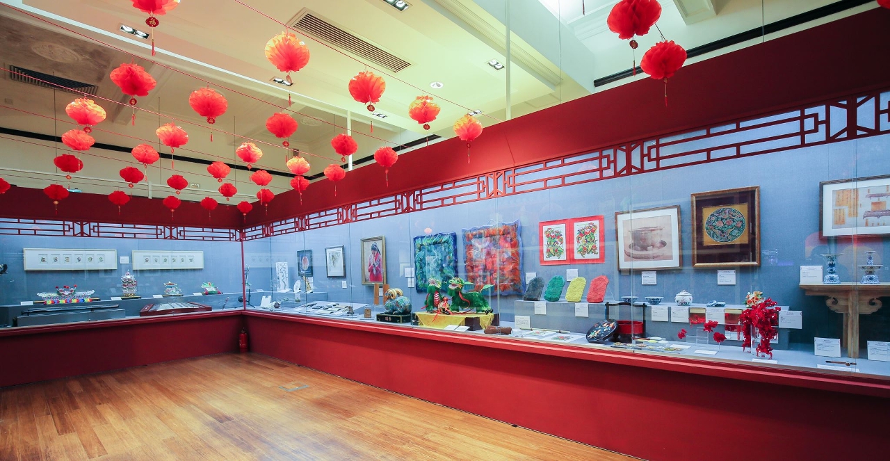 “Peachwood Charms for Spring Festival Celebration - Exhibition of Lunar New Year Traditions of the Beijing and Shanghai Municipalities” at the Chun Chou Tong Pavilion in Lou Lim Ieoc Garden