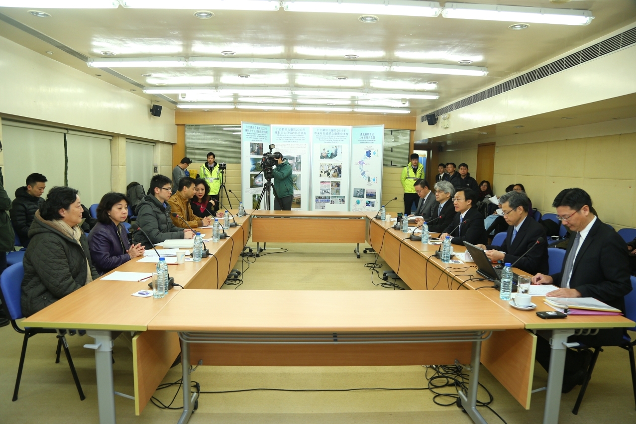 譚俊榮聽取仁伯爵綜合醫院附近居民就擴建傳染病大樓的意見