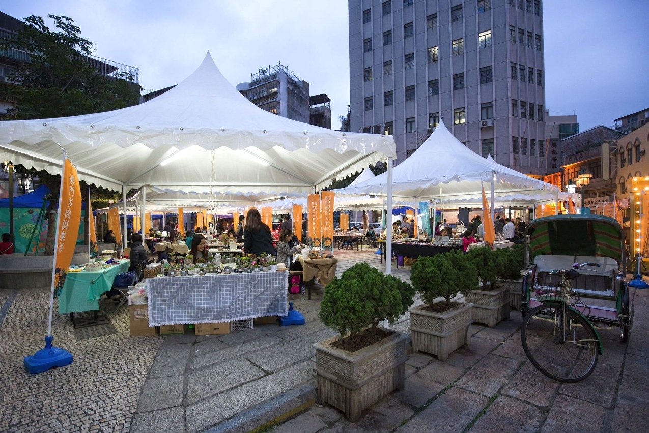 The “Art Fair @5 Outubro Street” provides a display platform for interested parties to develop the cultural and creative industries thus encouraging and motivating the growth of these industries.