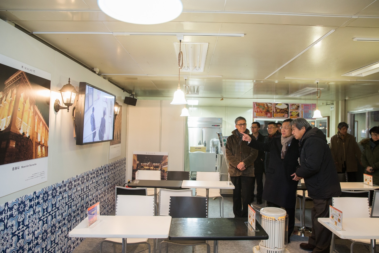 Secretary Tam inspects different projects on HBC Macao Square