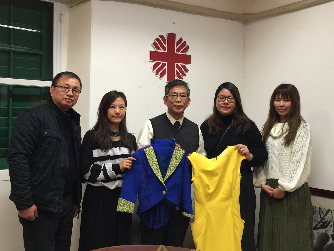 澳門生產力暨科技轉移中心贈送服裝予明愛