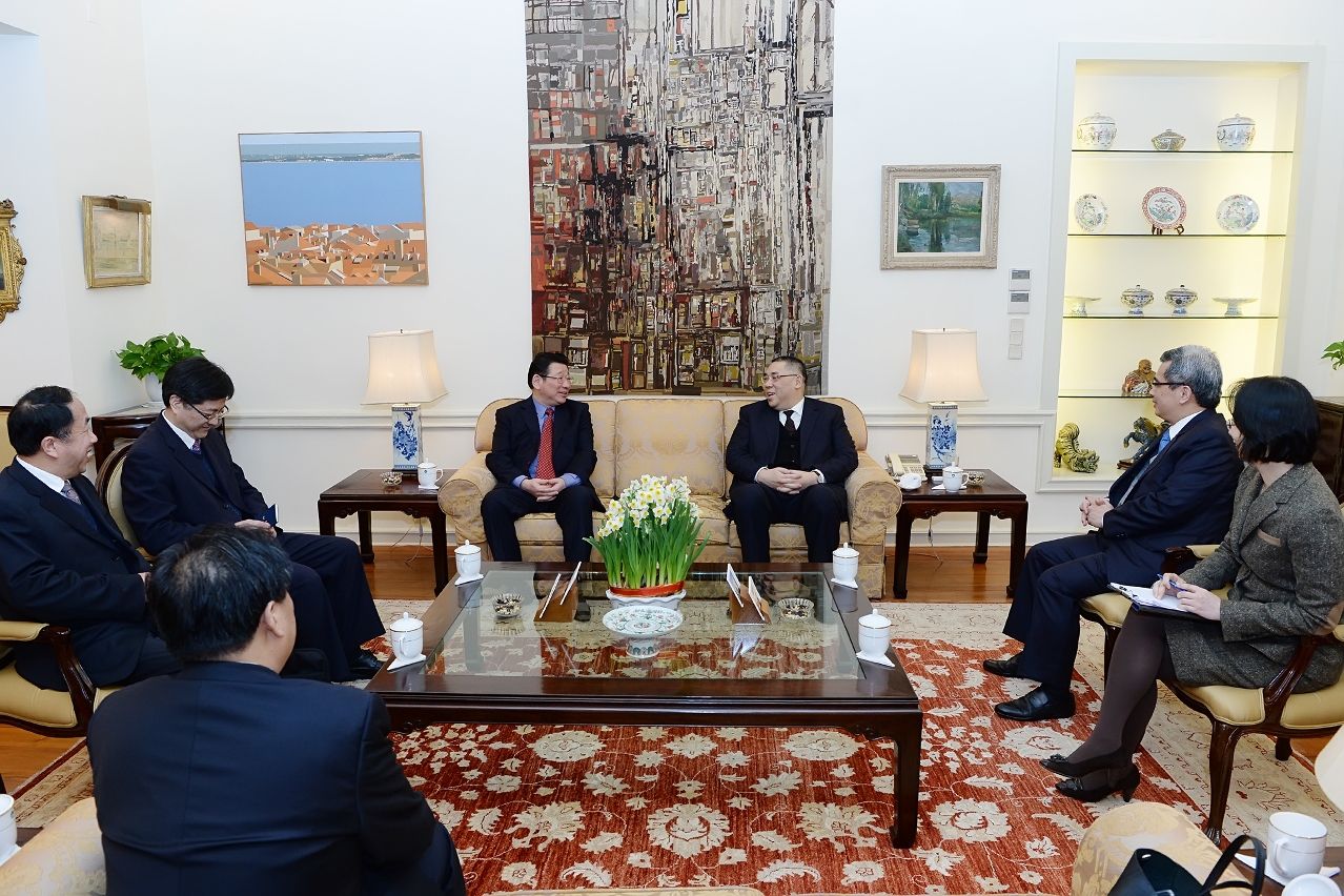 Encontro entre o Chefe do Executivo, Chui Sai On, e o vice-ministro do Ministério da Segurança Pública, Chen Zhimin, em Macau