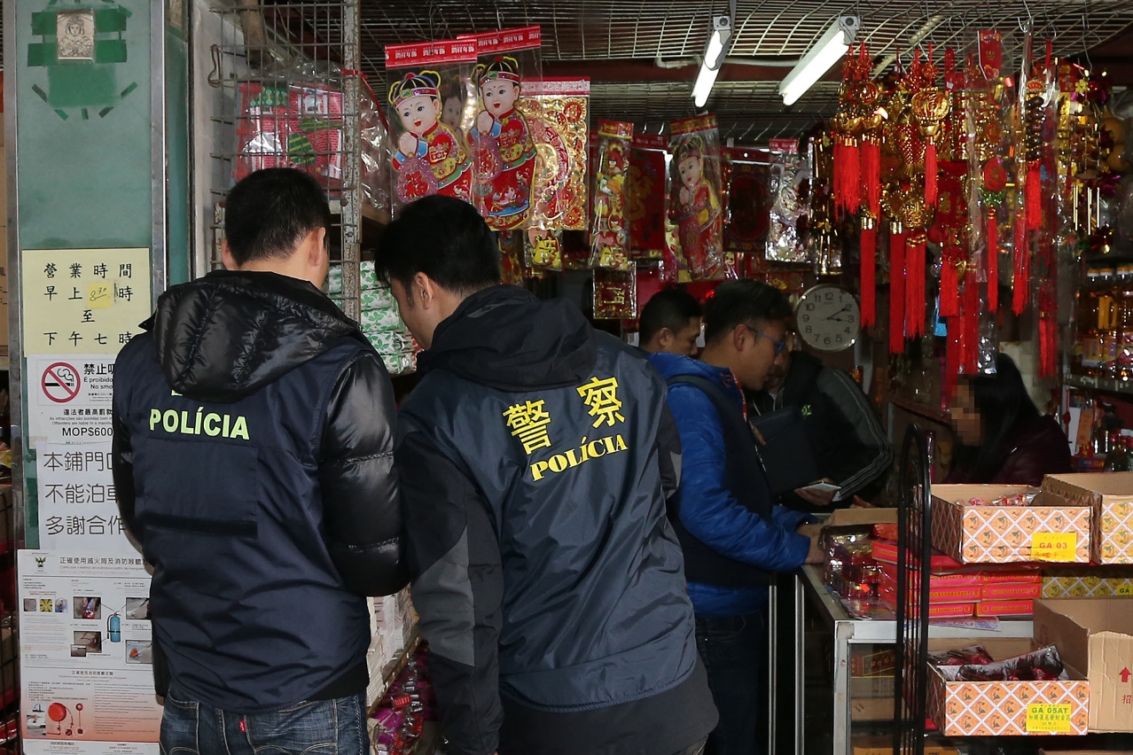 聯合巡查本澳各地點售賣爆竹之店舖