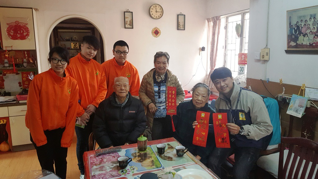 向長者送上節日問候