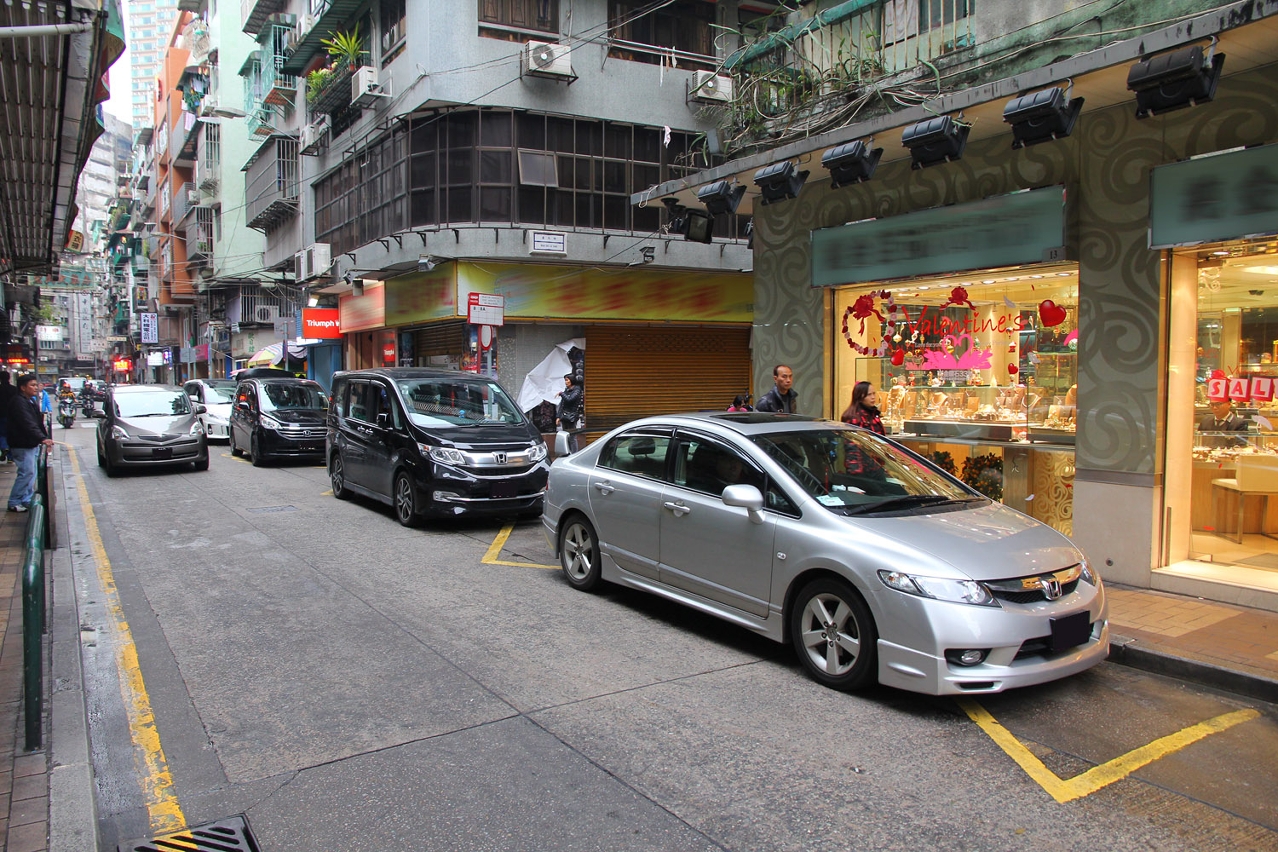 車輛違例停泊巴士站影響巴士埋站