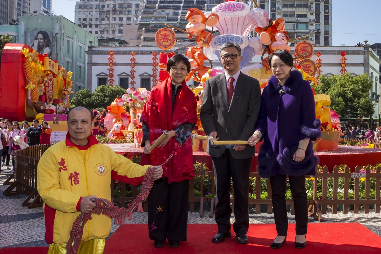 Guests ignite firecrackers at Senado Square