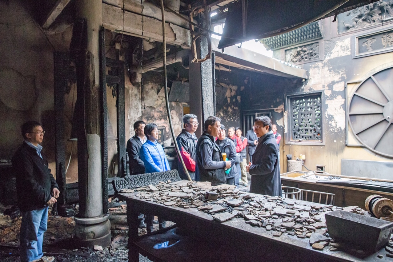 Secretary for Social Affairs and Culture, Mr Tam Chon Weng, inspects fire damage at A-Ma Temple.