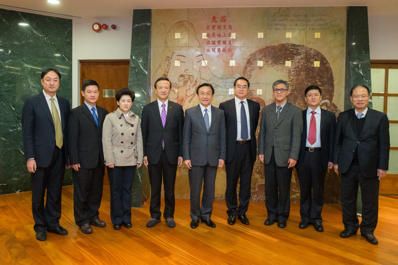 譚俊榮司長與國僑辦副主任郭軍（右四）一行合影