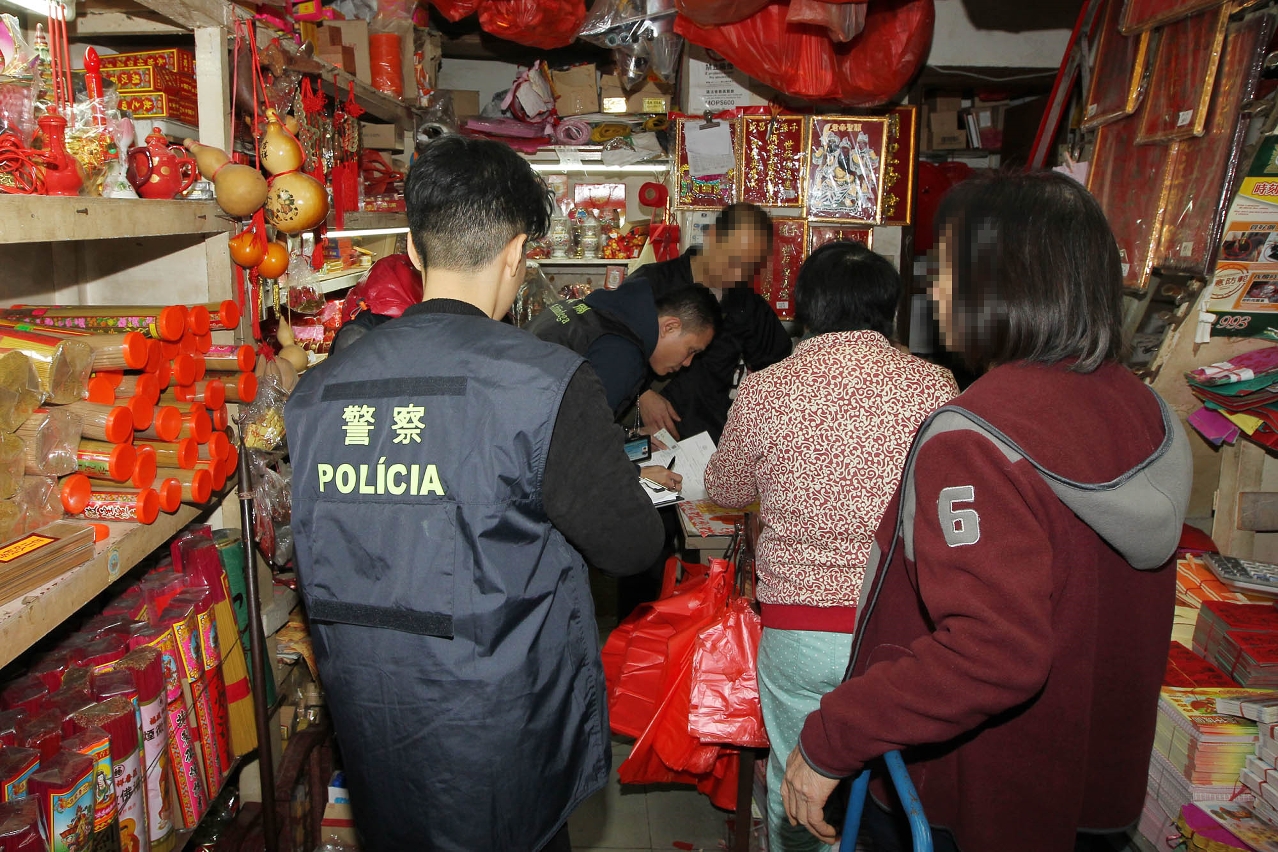 聯合巡查本澳各地點售賣爆竹之店舖