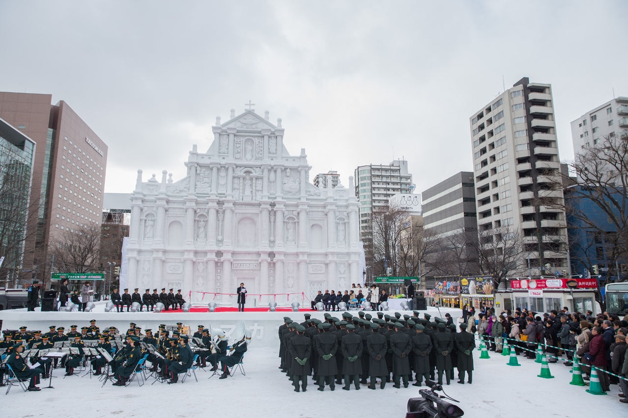 Snow sculpture hand-over ceremony