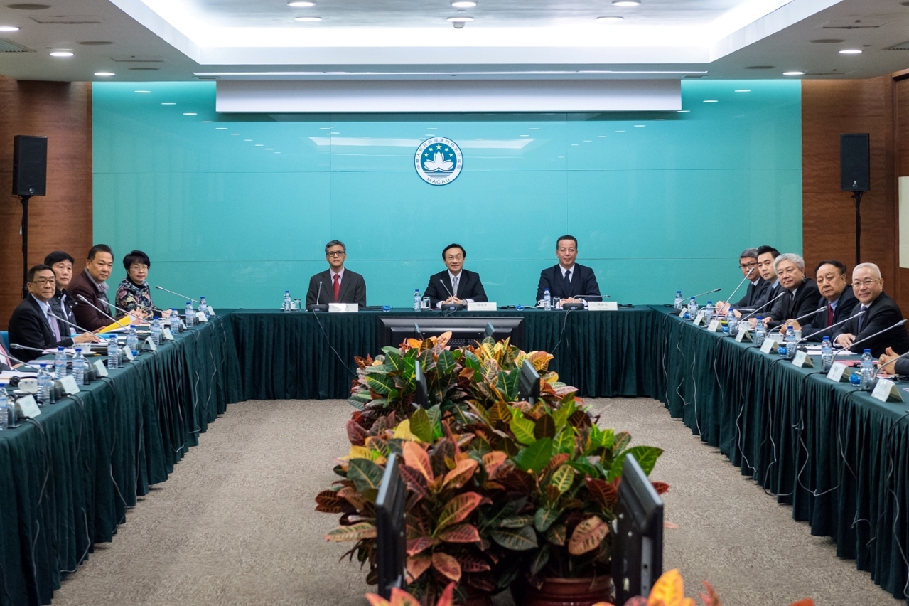 體育委員會主席譚俊榮主持會議