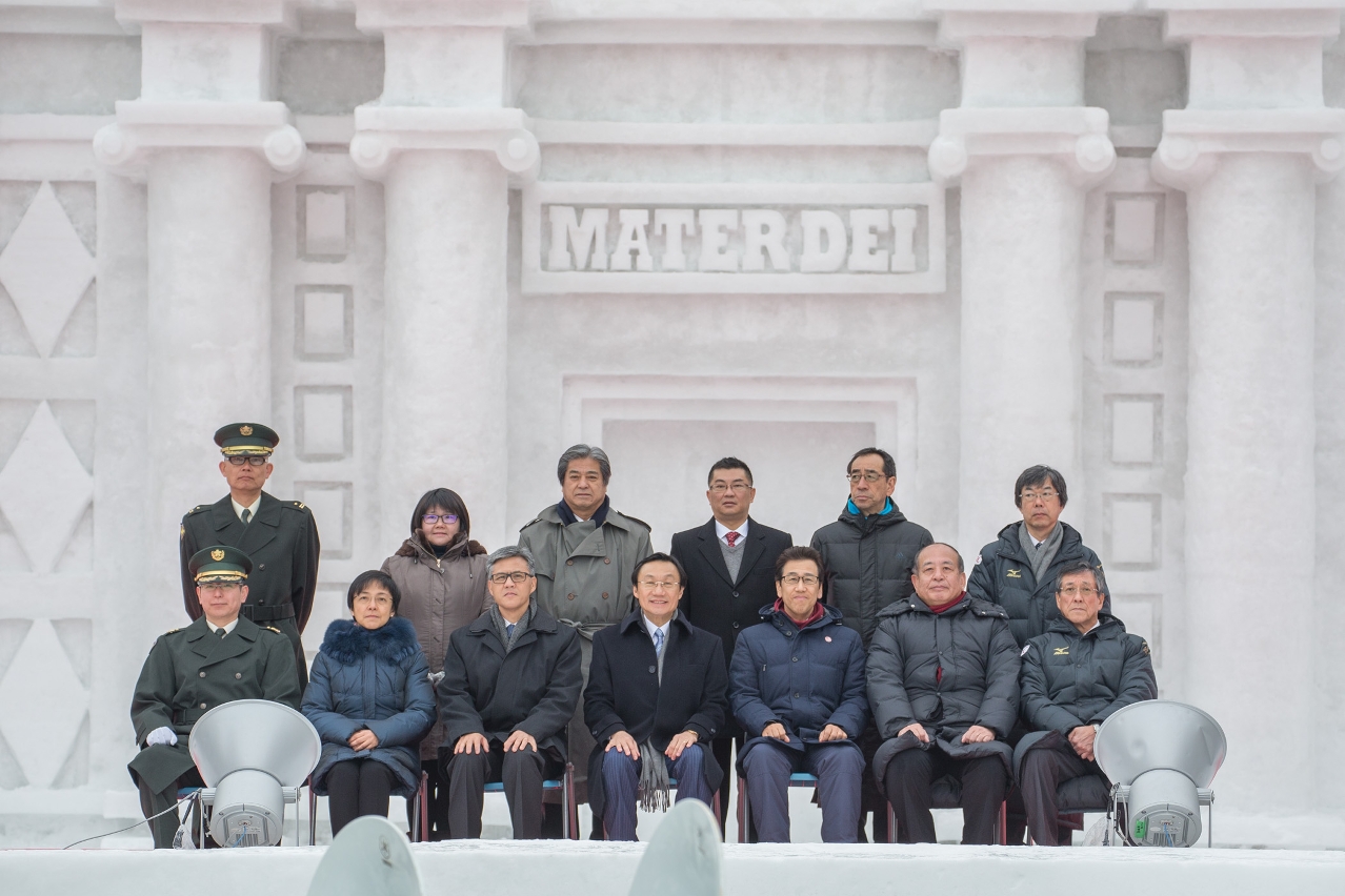 Group photo of ceremony officiating guests