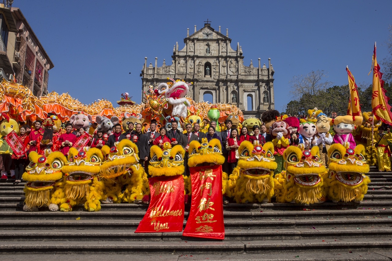 Group photo of guests at Ruins of St. Paul’s
