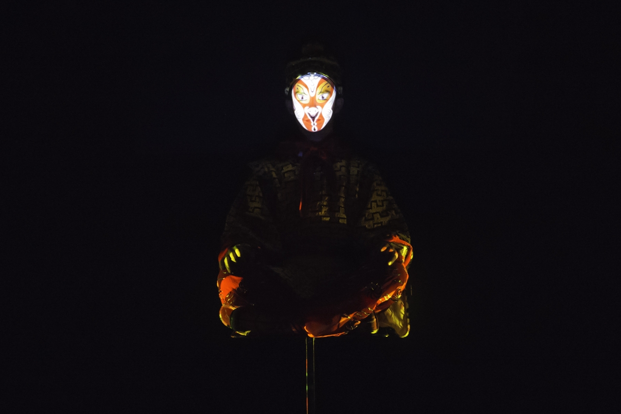 Espectáculo de 72 mudanças de face do Rei Macaco em 3D Mapping durante a conferência de imprensa